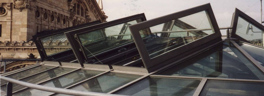 Motorlu otomatik pencere